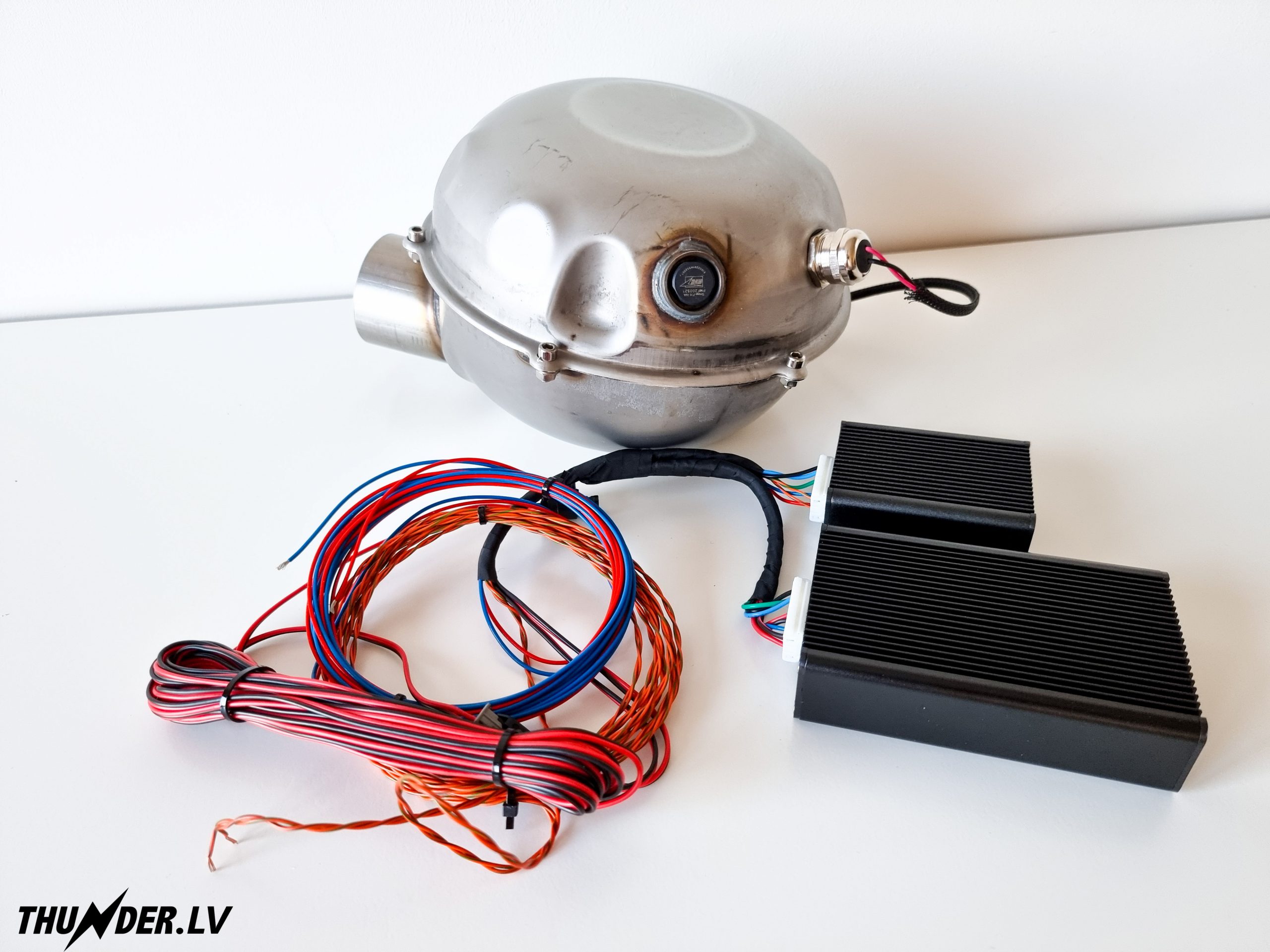 Thunder kit with one sound generator